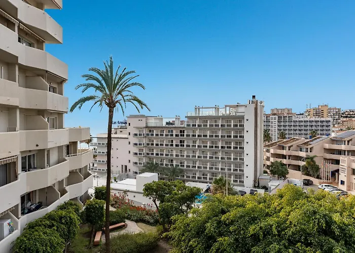 Benalbeach Bliss Seafront Retreat With Balcony