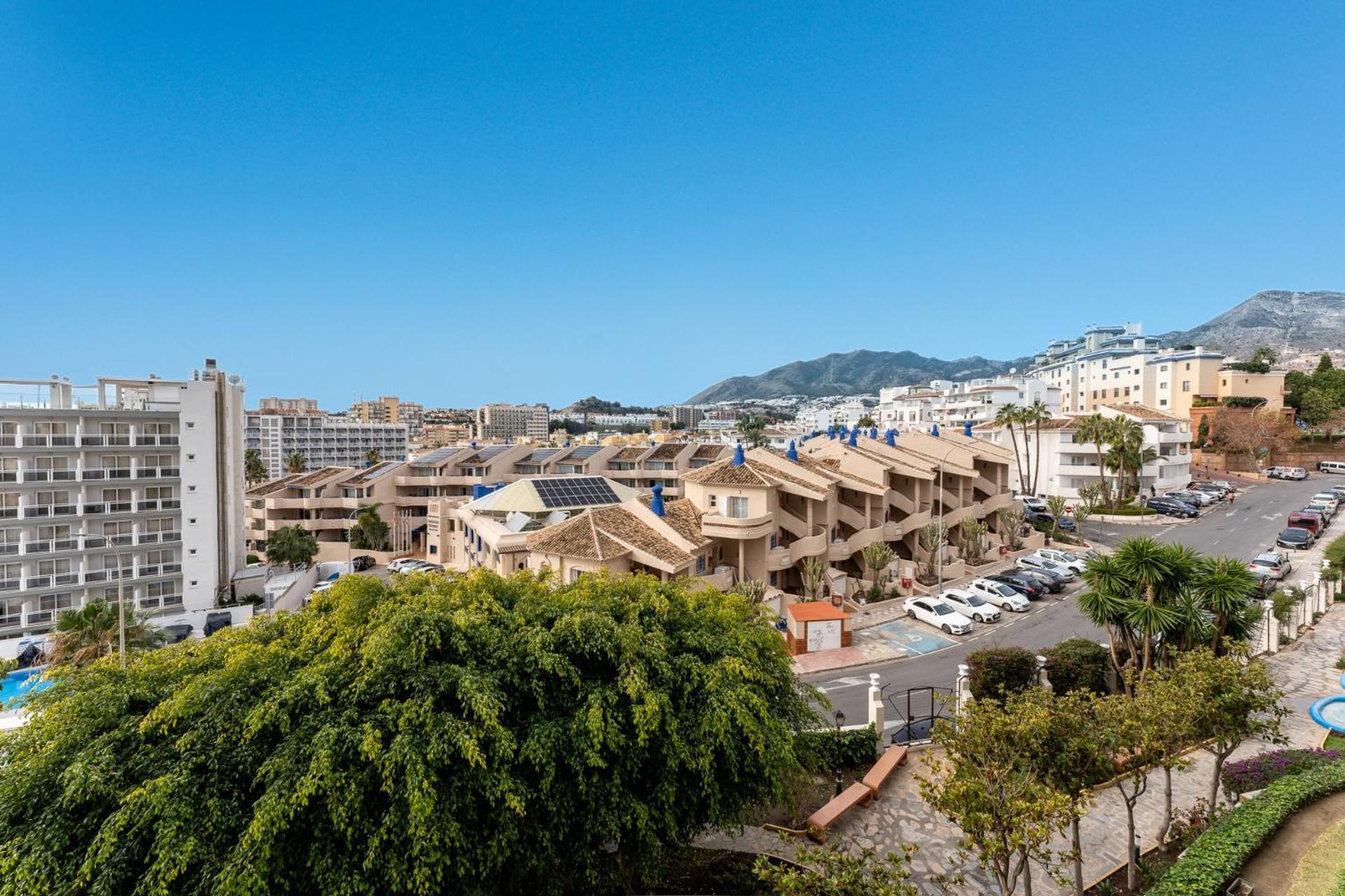 Benalbeach Bliss Seafront Retreat With Balcony Apartamento *
