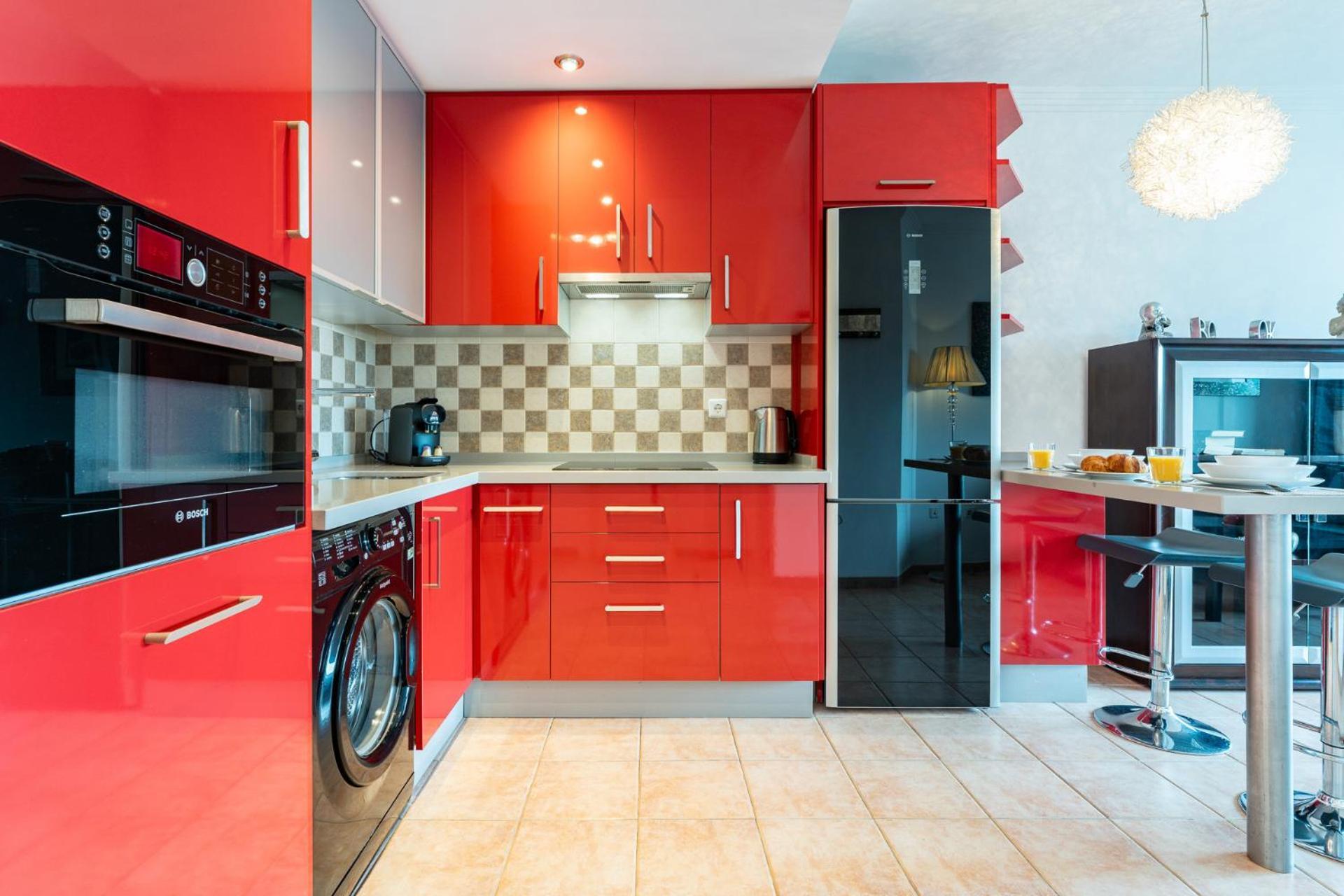 Benalbeach Bliss Seafront Retreat With Balcony Apartamento