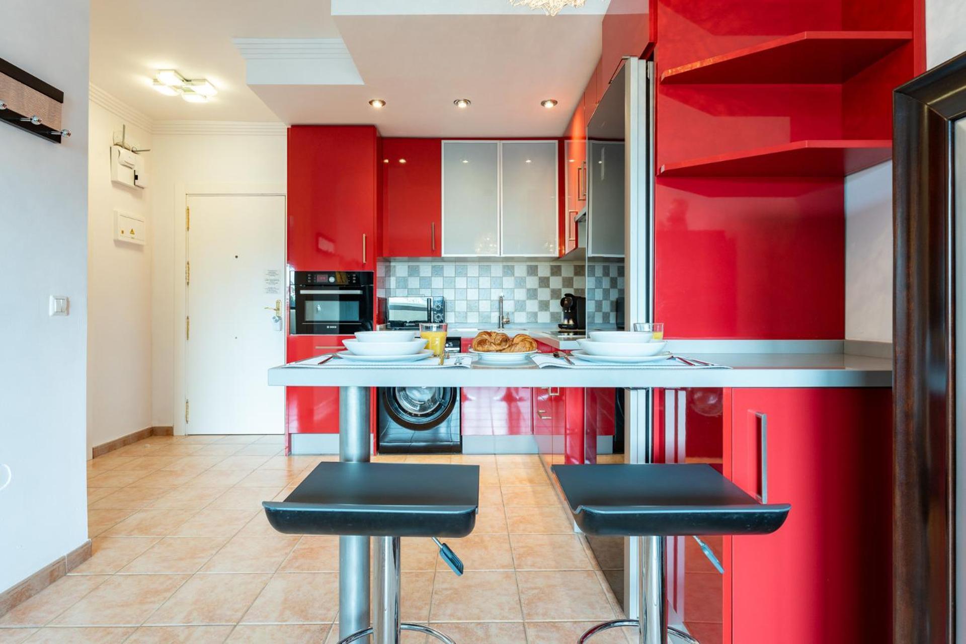Benalbeach Bliss Seafront Retreat With Balcony Apartamento *