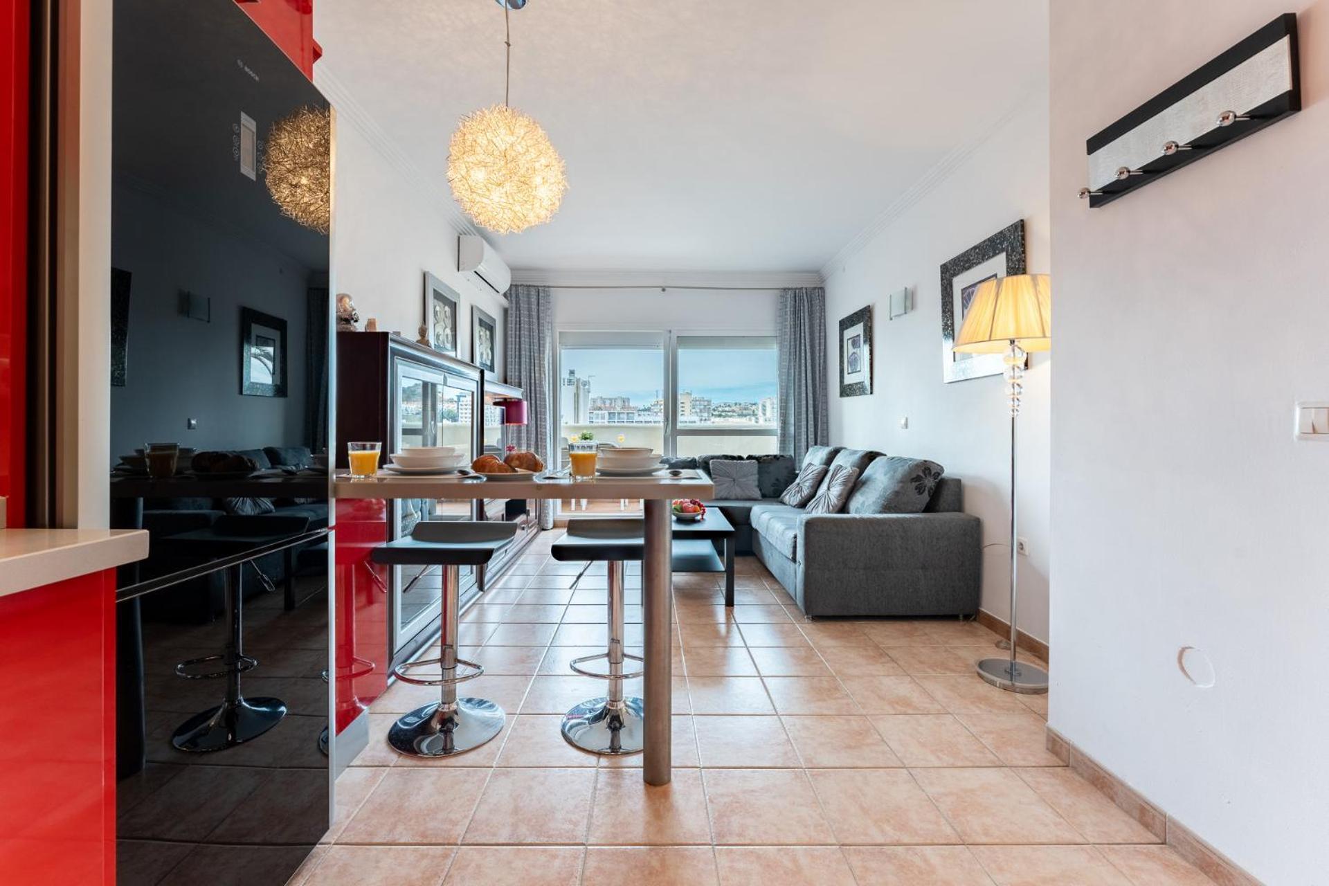 Benalbeach Bliss Seafront Retreat With Balcony Apartamento