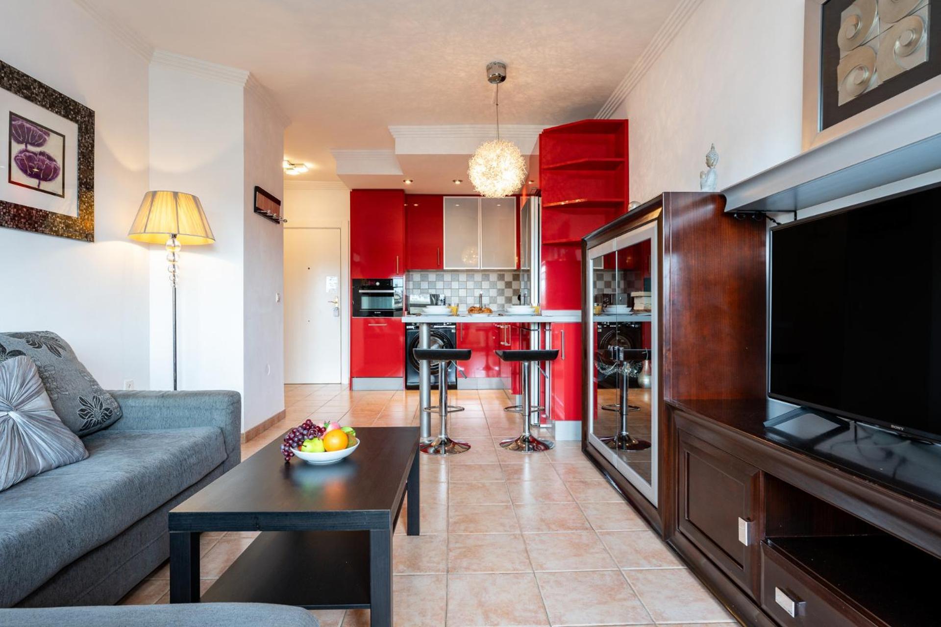 Benalbeach Bliss Seafront Retreat With Balcony Apartamento *