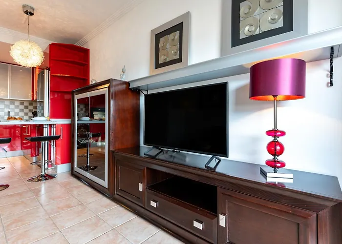 Benalbeach Bliss Seafront Retreat With Balcony